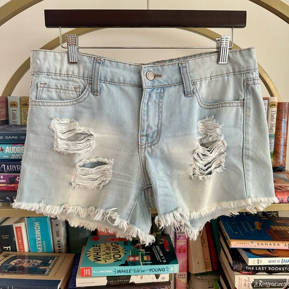 Klique B Jeans Los Angeles Distressed Denim Shorts 🩳💙 - Picture 1 of 4